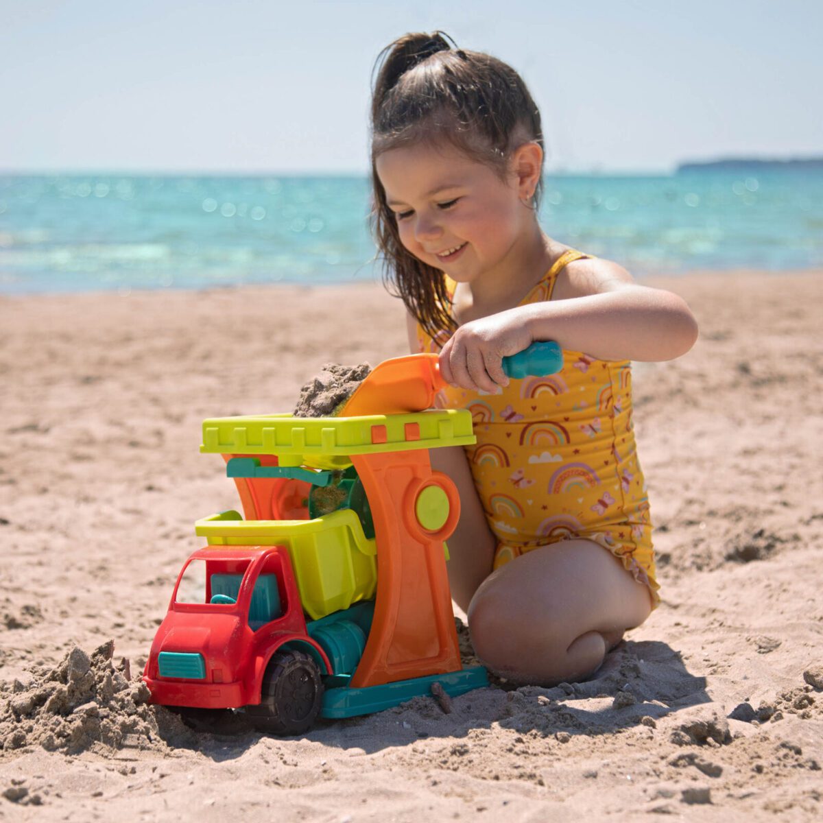 Camión Volqueta y Molino de Arena | Juguete de Playa – B. Toys